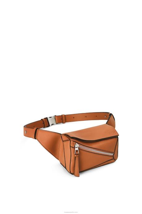 Loewe hombres Riñonera mini puzzle de piel de becerro clásica LP64278 broncearse