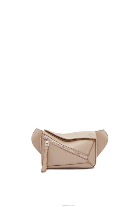 Loewe hombres Riñonera mini puzzle de piel de becerro clásica LP64548 arena