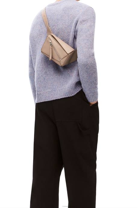 Loewe hombres Riñonera mini puzzle de piel de becerro clásica LP64548 arena