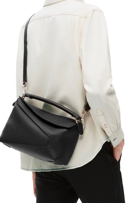 Loewe hombres bolso puzzle edge de piel de becerro granulada LP64540 negro