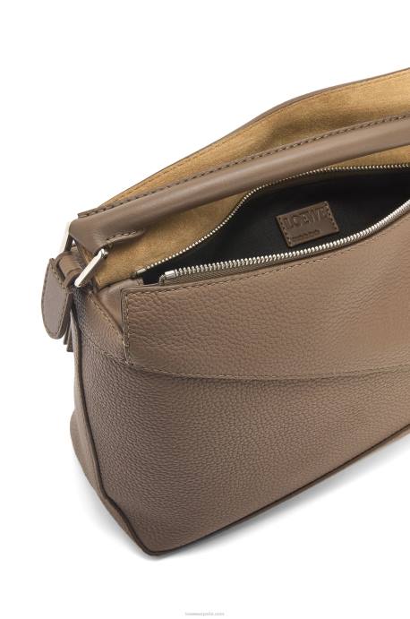 Loewe hombres bolso puzzle edge de piel de becerro granulada LP64541 tundra