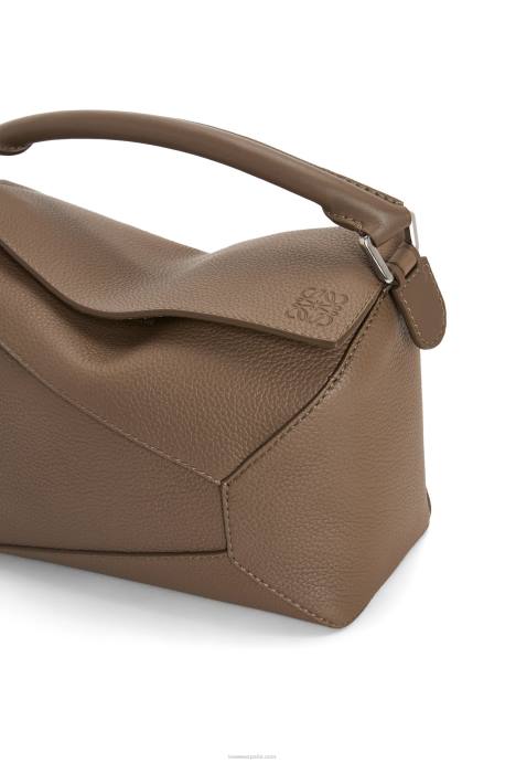 Loewe hombres bolso puzzle edge de piel de becerro granulada LP64541 tundra