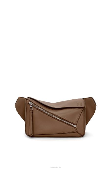 Loewe hombres riñonera puzzle pequeña de piel de becerro clásica LP64564 marrón invierno