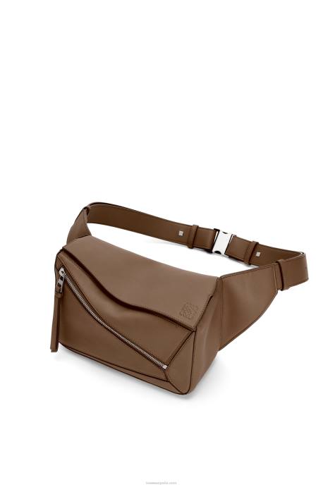Loewe hombres riñonera puzzle pequeña de piel de becerro clásica LP64564 marrón invierno