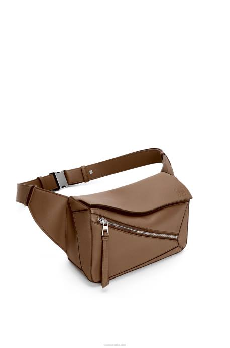 Loewe hombres riñonera puzzle pequeña de piel de becerro clásica LP64564 marrón invierno