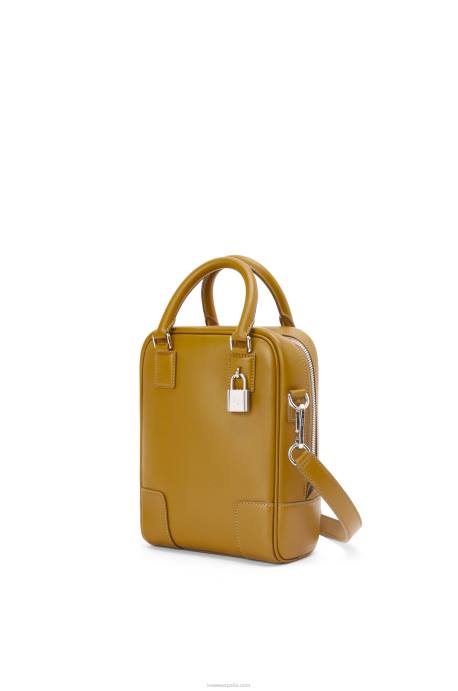 Loewe hombres amazona 15 de piel de becerro napa LP64175 ocre