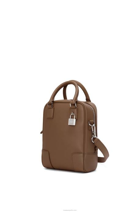Loewe hombres amazona 15 de piel de becerro napa LP64191 marrón invierno