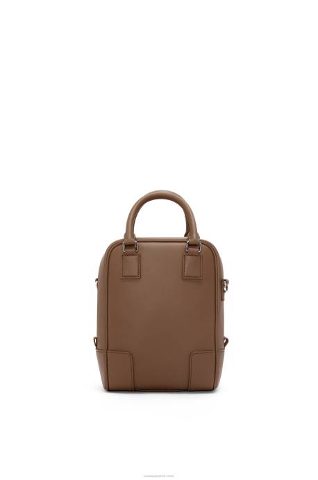 Loewe hombres amazona 15 de piel de becerro napa LP64191 marrón invierno