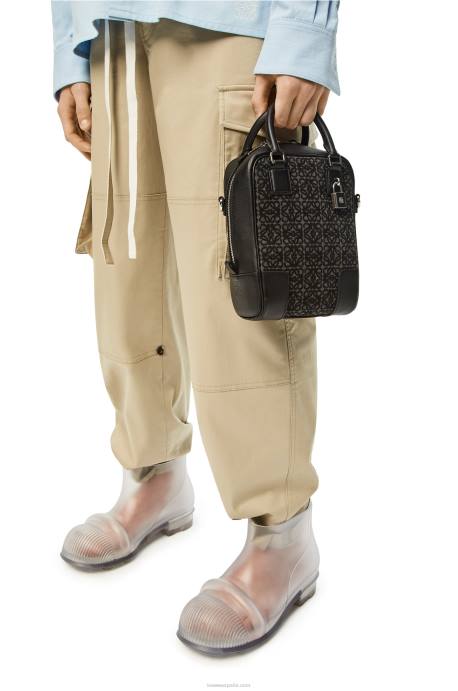 Loewe hombres amazona 15 en anagrama jacquard y piel de becerro LP64147 antracita/negro