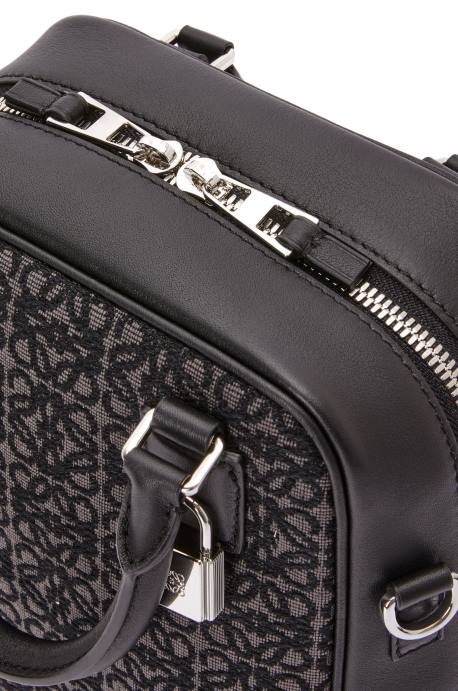 Loewe hombres amazona 15 en anagrama jacquard y piel de becerro LP64147 antracita/negro