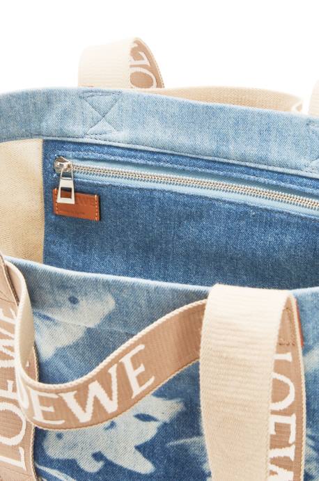 Loewe hombres shopper plegable en denim LP6467 azul claro/naturaleza