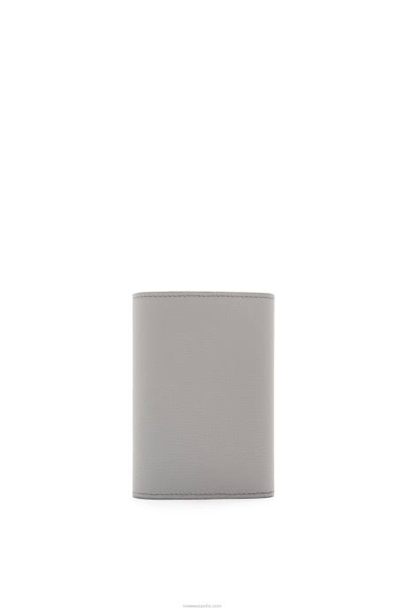 Loewe mujer Cartera vertical pequeña Anagram de piel de becerro granulada LP641208 Perla gris