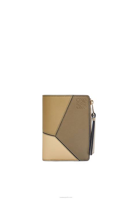 Loewe mujer billetera plegable delgada puzzle en becerro clásico LP641258 verde arcilla/mantequilla