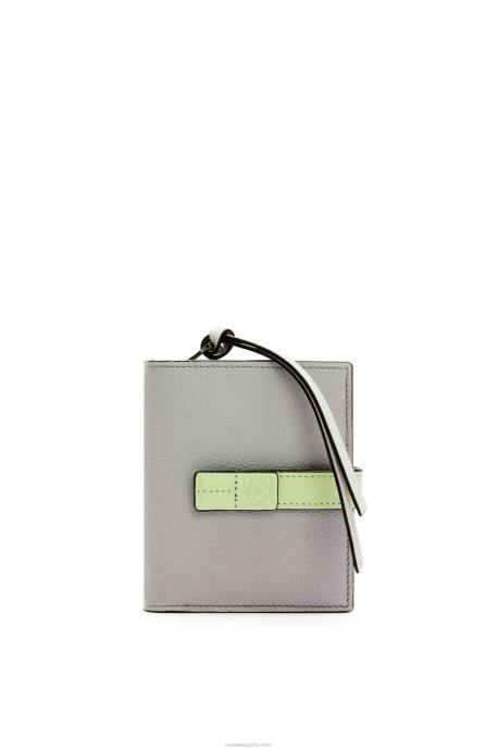 Loewe mujer cartera compacta con cremallera de suave piel de becerro granulada LP641253 gris perla/verde pálido claro