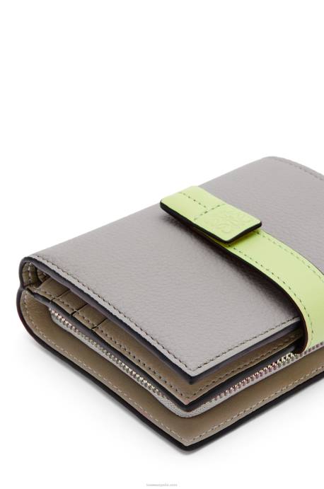 Loewe mujer cartera compacta con cremallera de suave piel de becerro granulada LP641253 gris perla/verde pálido claro