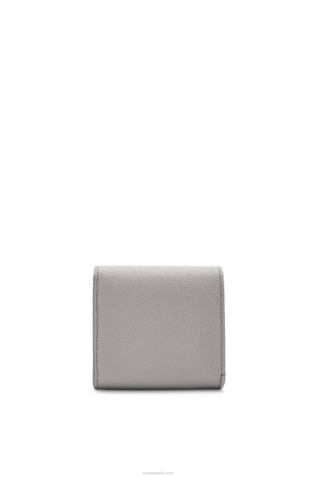 Loewe mujer cartera compacta con solapa anagram de piel de becerro granulada LP641207 Perla gris