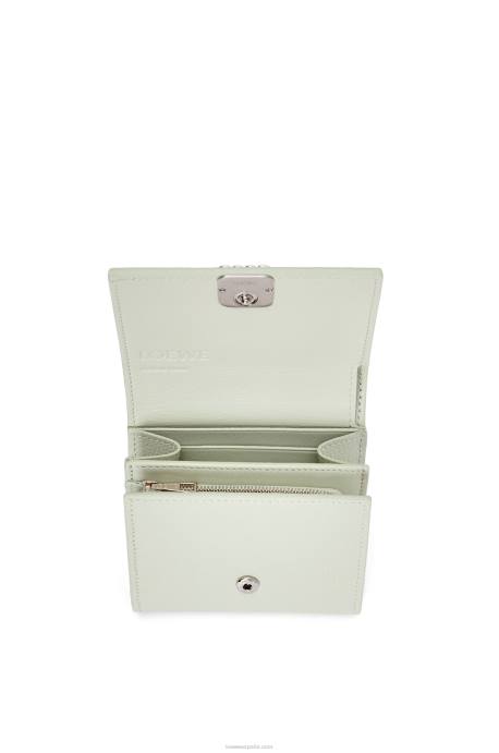 Loewe mujer cartera compacta con solapa anagram de piel de becerro granulada LP641233 celadón claro