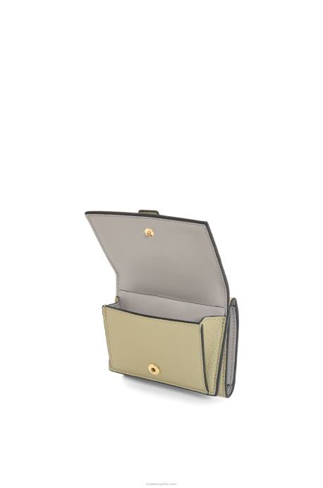 Loewe mujer cartera de tres pliegues en suave piel de becerro granulada LP641209 verde salvia/verde caqui oscuro