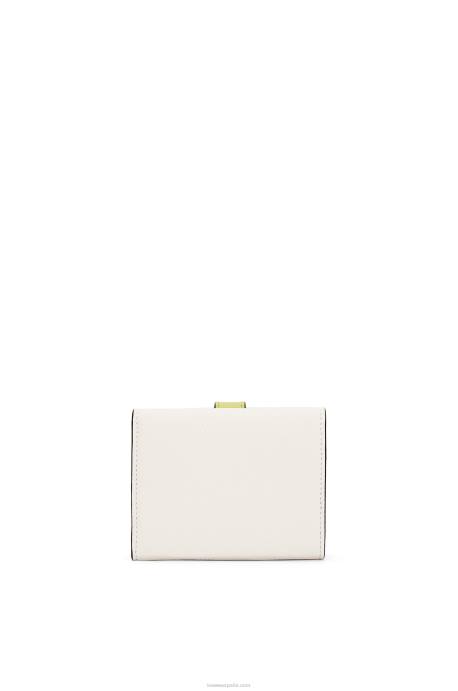 Loewe mujer cartera de tres pliegues en suave piel de becerro granulada LP641227 blanco suave/amarillo lima