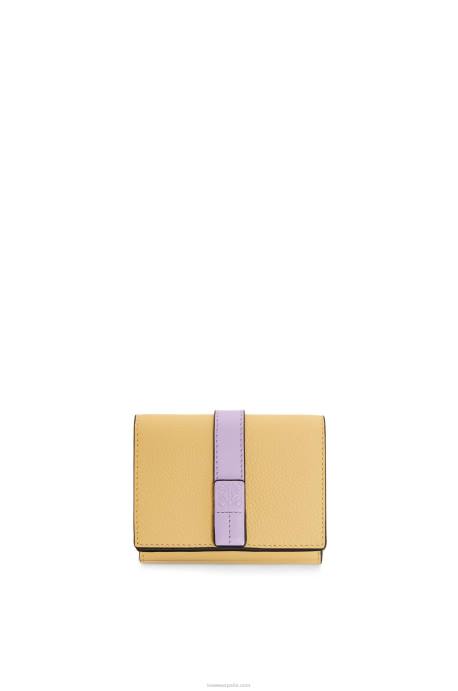 Loewe mujer cartera de tres pliegues en suave piel de becerro granulada LP641266 mantequilla oscura/malva