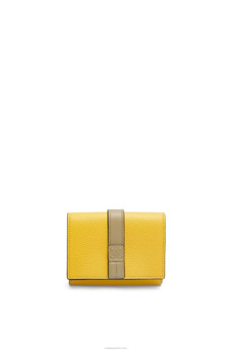 Loewe mujer cartera de tres pliegues en suave piel de becerro granulada LP641284 amarillo/verde arcilla
