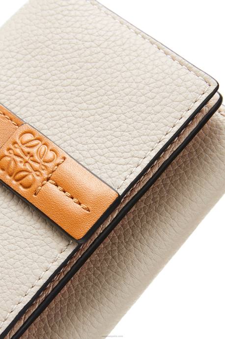 Loewe mujer cartera de tres pliegues en suave piel de becerro granulada LP641315 avena ligera/miel