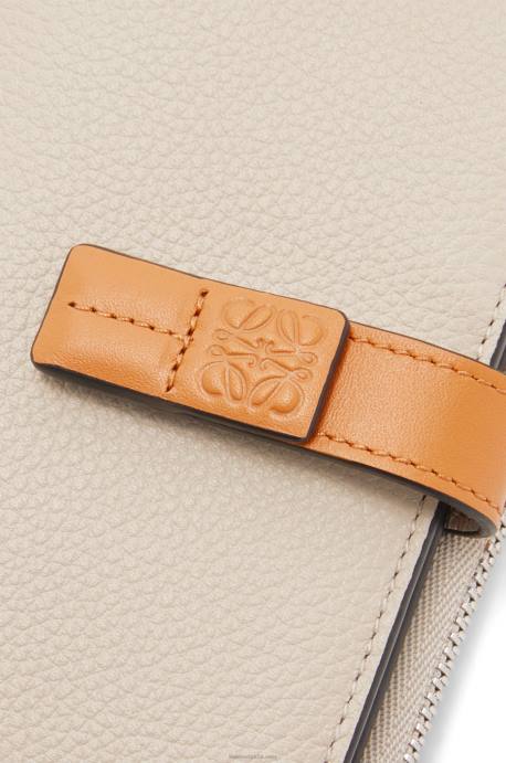 Loewe mujer cartera plegable fina con cremallera de piel de becerro granulada suave LP641220 avena ligera/miel