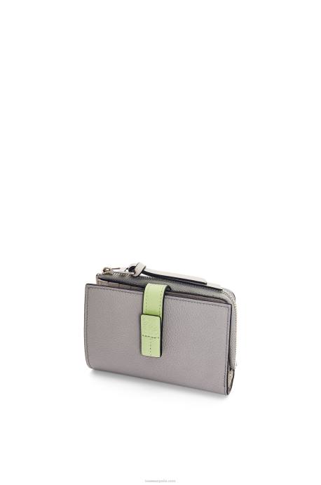 Loewe mujer cartera plegable fina con cremallera de piel de becerro granulada suave LP641251 gris perla/verde pálido claro