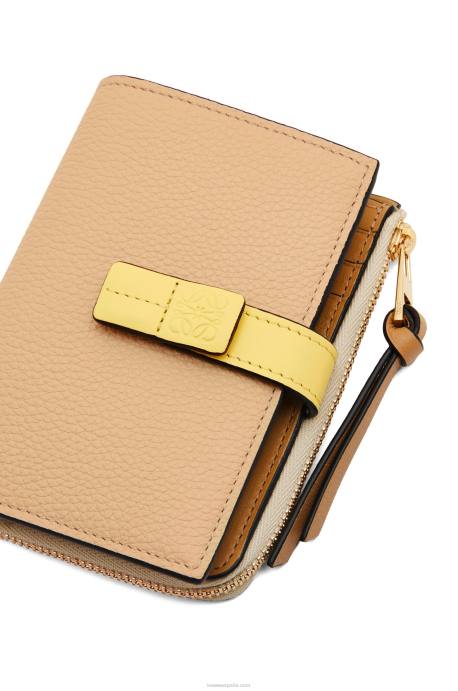 Loewe mujer cartera plegable fina con cremallera de piel de becerro granulada suave LP641265 mantequilla/limón pálido