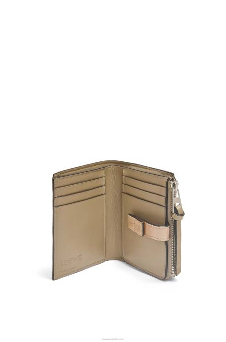 Loewe mujer cartera plegable fina con cremallera de piel de becerro granulada suave LP641289 verde alcachofa/beige empolvado