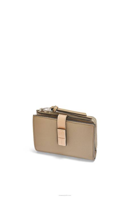 Loewe mujer cartera plegable fina con cremallera de piel de becerro granulada suave LP641289 verde alcachofa/beige empolvado