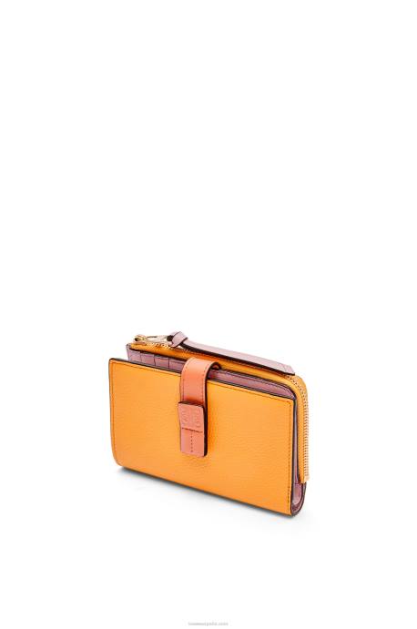 Loewe mujer cartera plegable fina con cremallera de piel de becerro granulada suave LP641299 mandarina/arrecife de coral