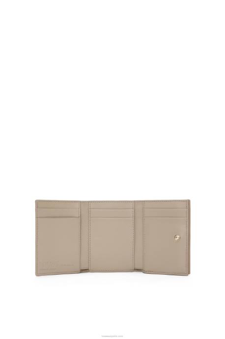 Loewe mujer cartera triple caracol en piel de becerro clásica LP641300 beige polvoriento