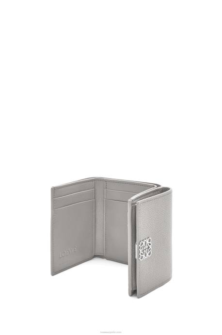 Loewe mujer cartera triple con anagrama de piel de becerro granulada LP641206 Perla gris