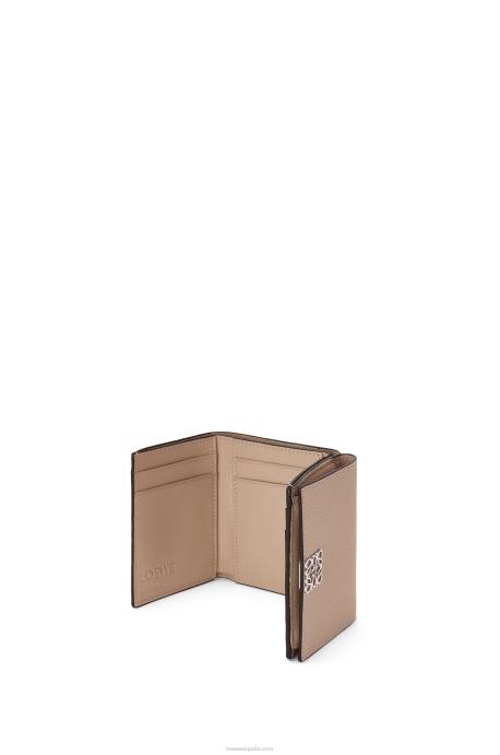 Loewe mujer cartera triple con anagrama de piel de becerro granulada LP641214 arena