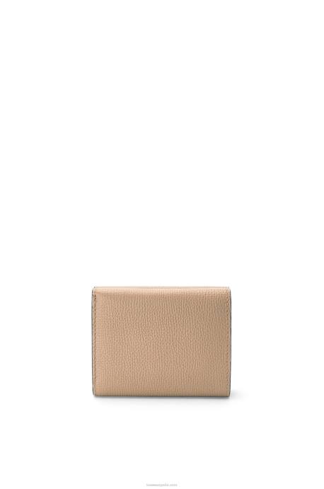 Loewe mujer cartera triple con anagrama de piel de becerro granulada LP641214 arena