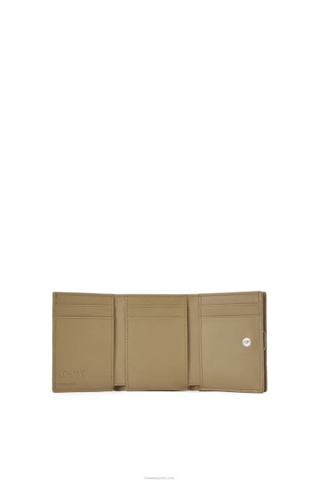 Loewe mujer cartera triple con anagrama de piel de becerro granulada LP641290 alcachofa verde