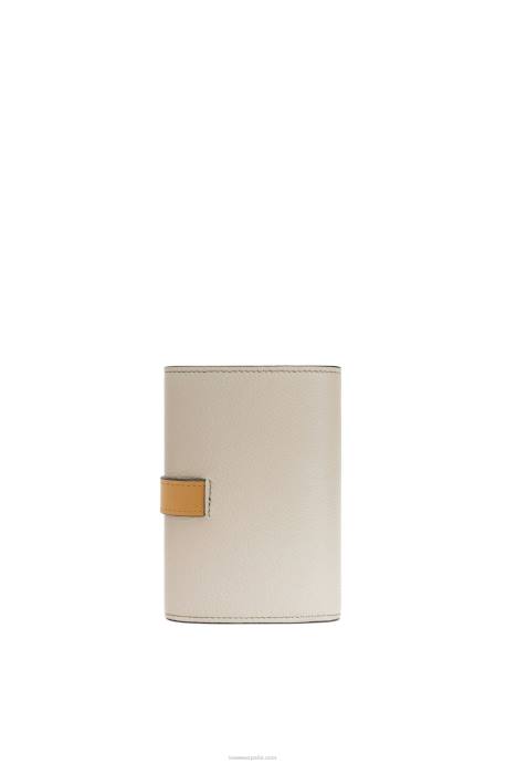 Loewe mujer cartera vertical pequeña de piel de becerro granulada suave LP641221 avena ligera/miel