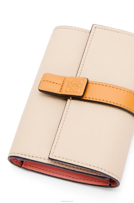 Loewe mujer cartera vertical pequeña de piel de becerro granulada suave LP641221 avena ligera/miel