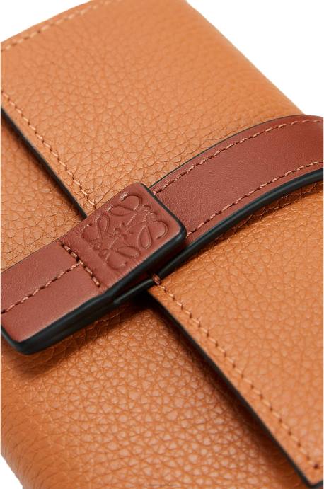 Loewe mujer cartera vertical pequeña de piel de becerro granulada suave LP641256 caramelo claro/pacana