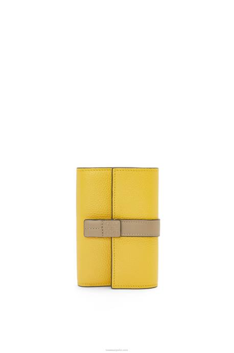 Loewe mujer cartera vertical pequeña de piel de becerro granulada suave LP641282 amarillo/verde arcilla