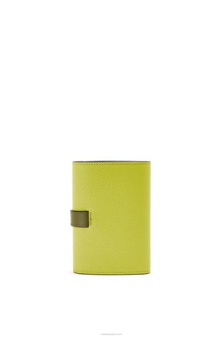 Loewe mujer cartera vertical pequeña de piel de becerro granulada suave LP641310 amarillo lima/verde aguacate