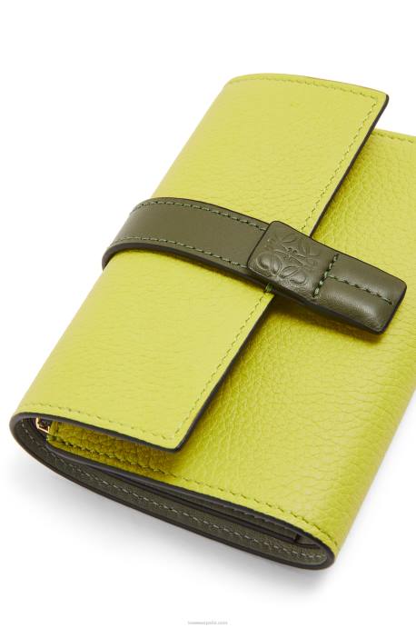 Loewe mujer cartera vertical pequeña de piel de becerro granulada suave LP641310 amarillo lima/verde aguacate