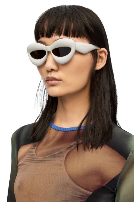 Loewe mujer gafas de sol cateye infladas de nailon LP641424 gris