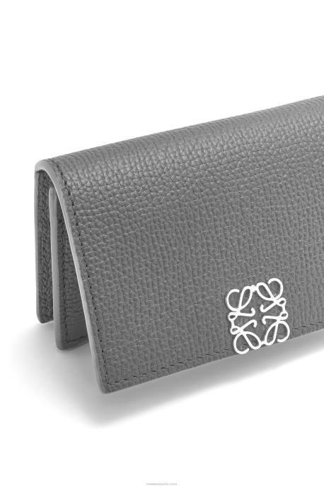 Loewe mujer tarjetero con anagrama de piel de becerro granulada LP641374 gris asfalto