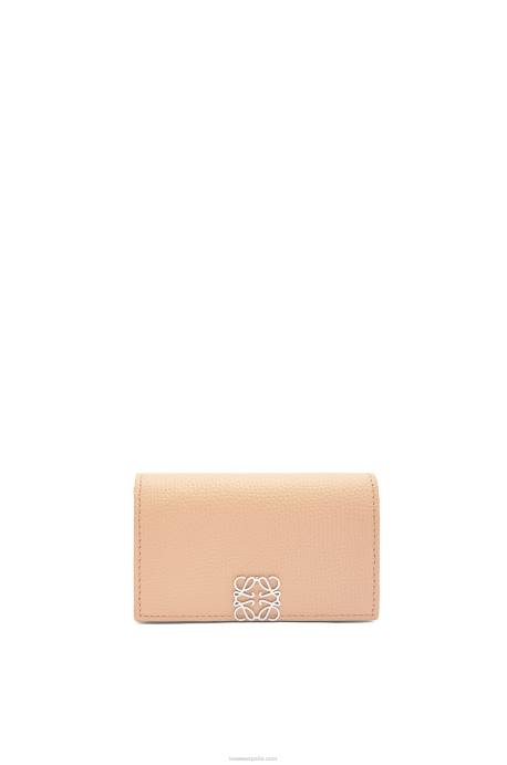 Loewe mujer tarjetero con anagrama de piel de becerro granulada LP641375 desnudo