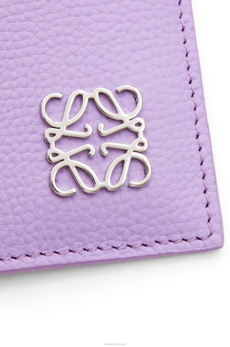 Loewe mujer tarjetero cuadrado con anagrama de piel de becerro granulada con cadena LP641323 malva claro