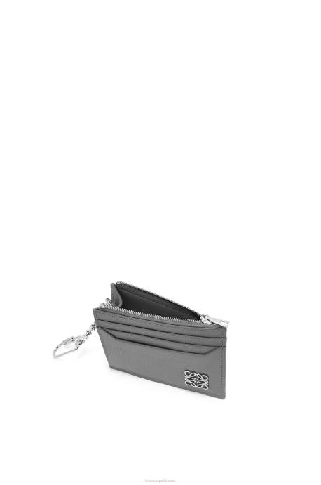 Loewe mujer tarjetero cuadrado con anagrama de piel de becerro granulada con cadena LP641384 gris asfalto
