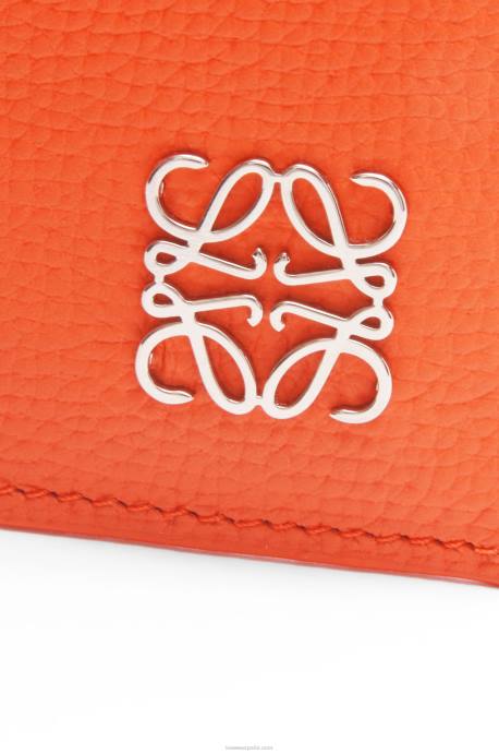 Loewe mujer tarjetero cuadrado con anagrama de piel de becerro granulada con cadena LP641397 naranja