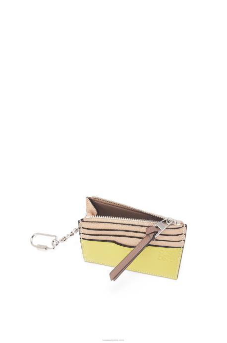 Loewe mujer tarjetero cuadrado de suave piel de becerro graneada con cadena LP641381 desnudo/citronela